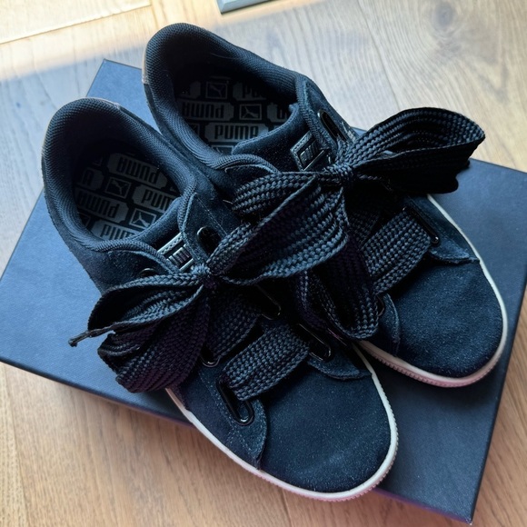 Puma Women Black Suede Heart Safari Trainers Sneaker - Size 7.5 - NWOT - Picture 2 of 8